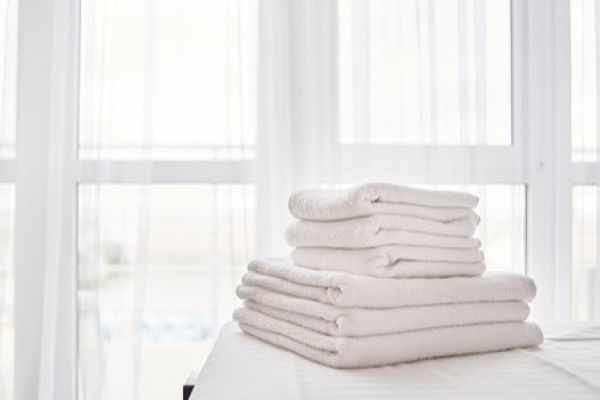 Mid-Stay Housekeeping (Towels Only | 3+ Bedrooms)