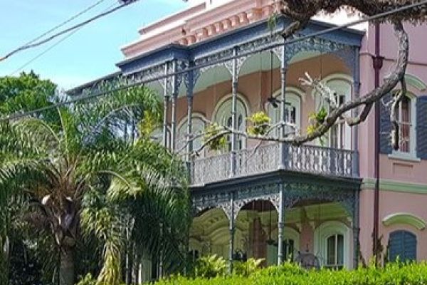 Glamorous Garden District Tour