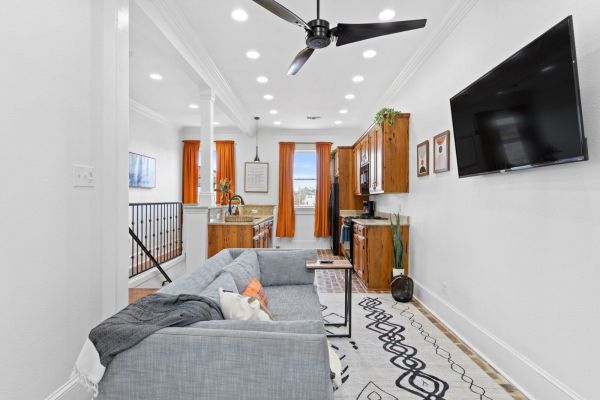 Sophisticated Salcedo | Mid-City Living | Balcony
