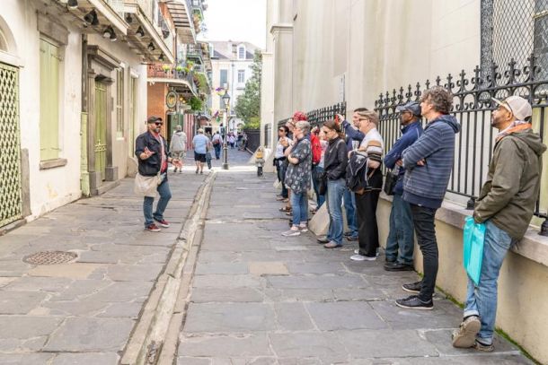 wp-content/uploads/5-reasons-to-take-a-free-walking-tour-in-new-orleans.jpg