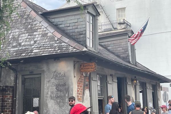 Lafitte’s blacksmith shop is the oldest continually operating bar in US, where Jean Lafitte is said to have frequented