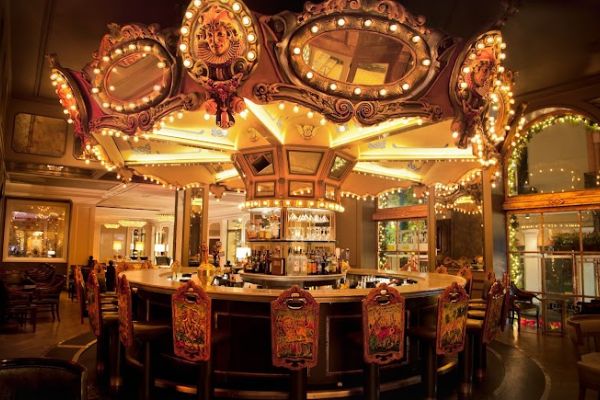 The Carousel Bar & Lounge