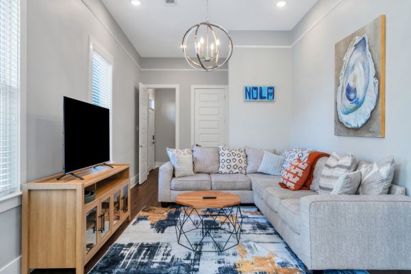 3BR Treme Getaway w/Courtyard, BBQ &Gated Privacy