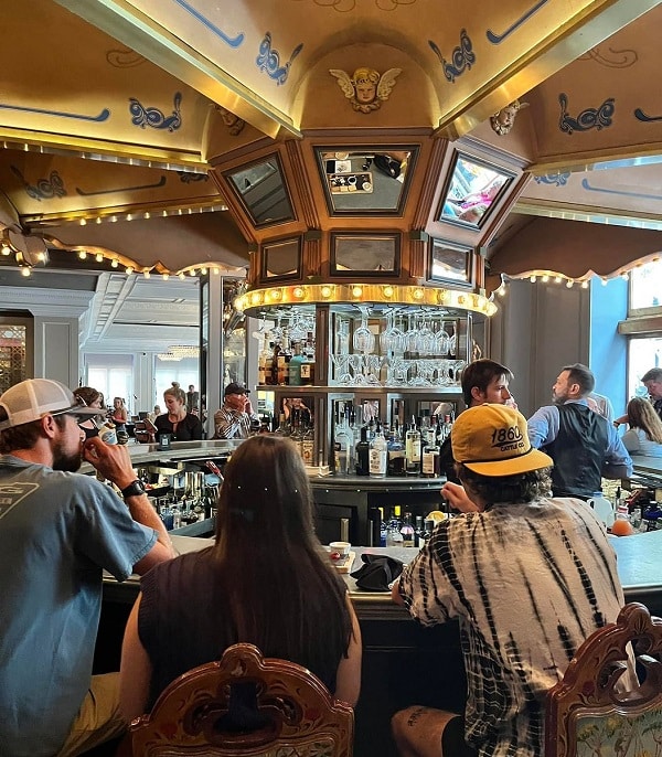 Carousel Bar & Lounge 